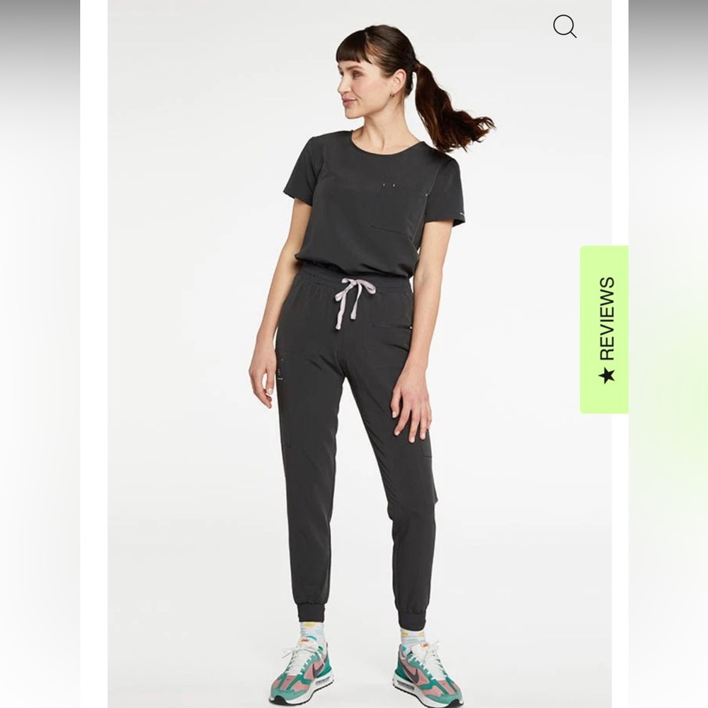 LIKE NEW Dolan jogger scrub pants in petite short